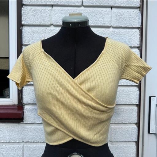 Buy & Sell Streatham South West London - Photos for Yellow crop top