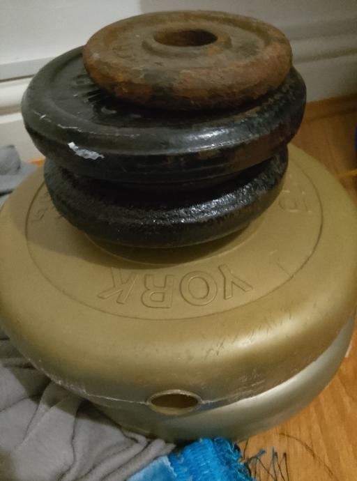 Buy & Sell - Photos for weights and barbell set and vinyl weights.