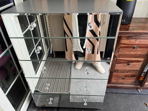 Buy & Sell Premier Business Park Walsall - Photos for Mirrored 5 chest of drawers