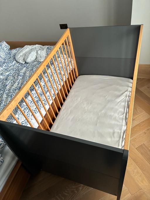 Buy & Sell Crouch Tonbridge and Malling - Photos for SnuzKot Skandi Cot Bed with Snuz mattress