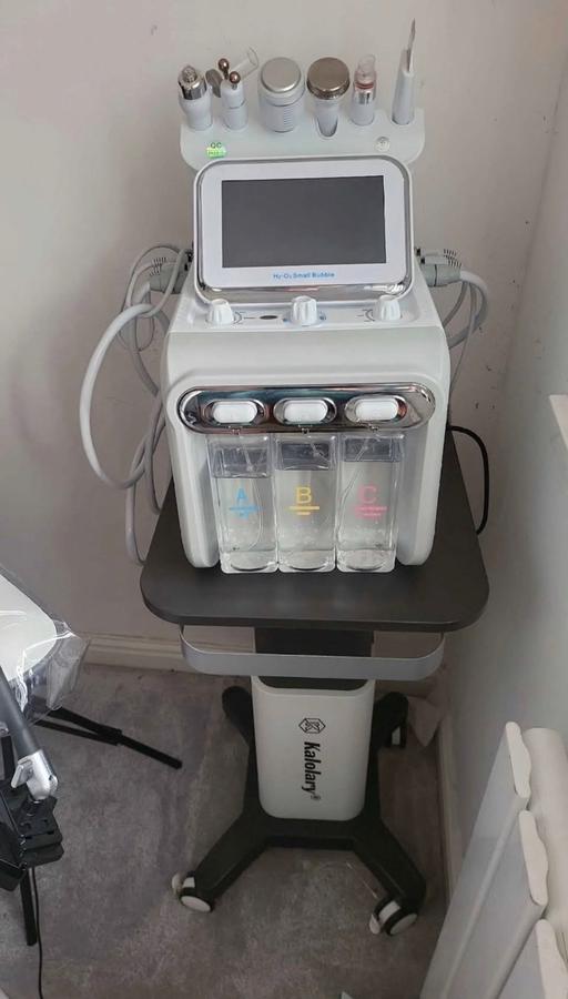 Buy & Sell Daisy Hill Bradford - Photos for Hydrafacial machine with stand