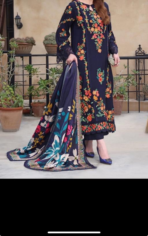 Buy & Sell Barking Barking and Dagenham - Photos for 3 piece embroidered outfit