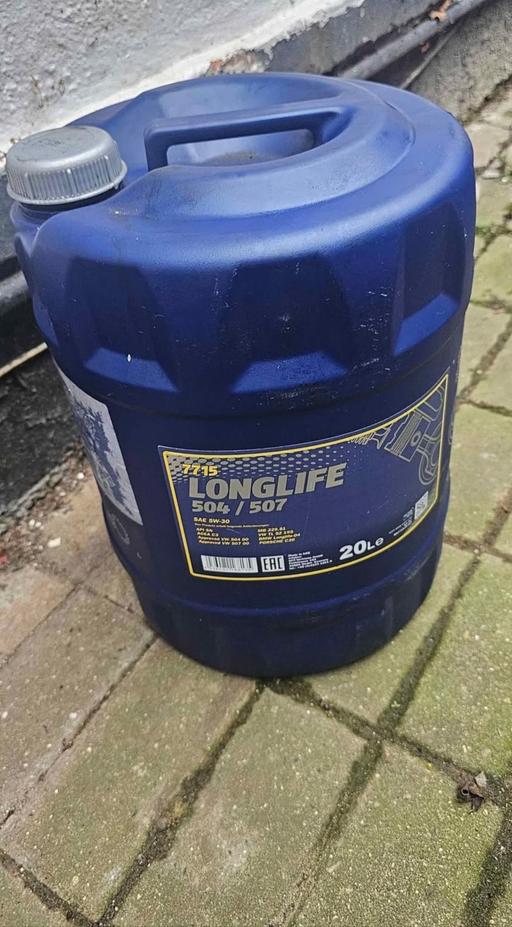 Vehicles Denham Garden Village Buckinghamshire - Photos for Oil can empty Clear engine oil 20l