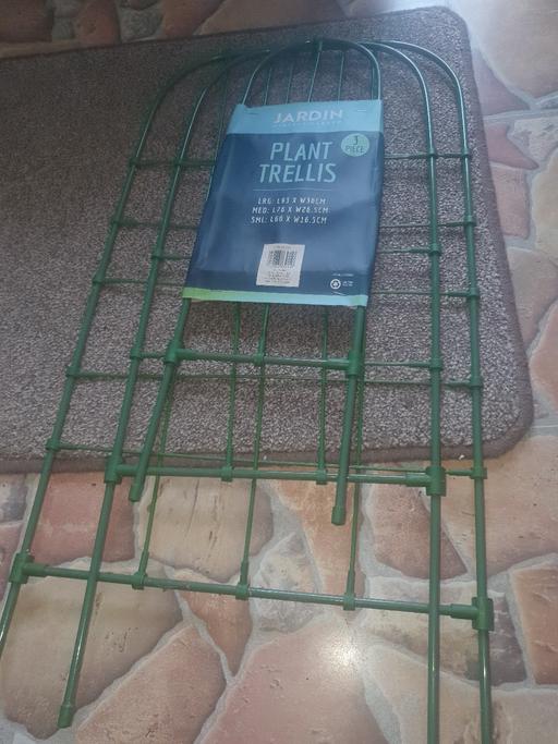 Buy & Sell Pensnett Dudley - Photos for 3 Piece Trellis Set & Joblot Of Pots,Planters