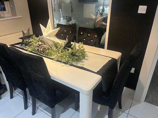 Buy & Sell Pendlebury Salford - Photos for Whit gloss table & 6 chairs