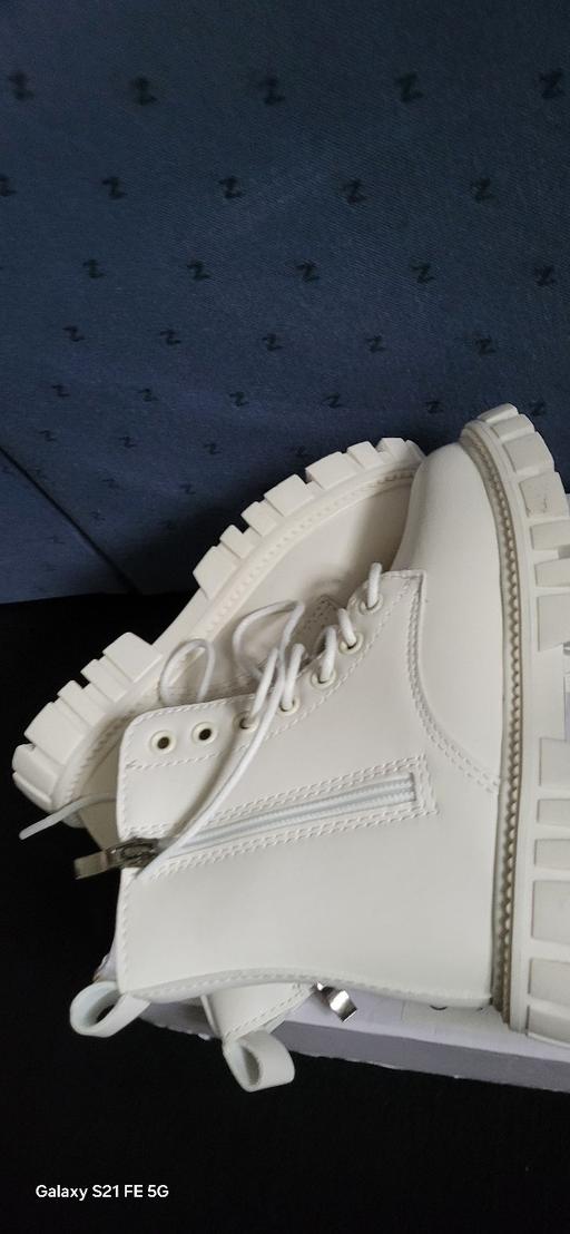 Buy & Sell Pelsall Walsall - Photos for GIRLS BOOTS NEW IN BOX