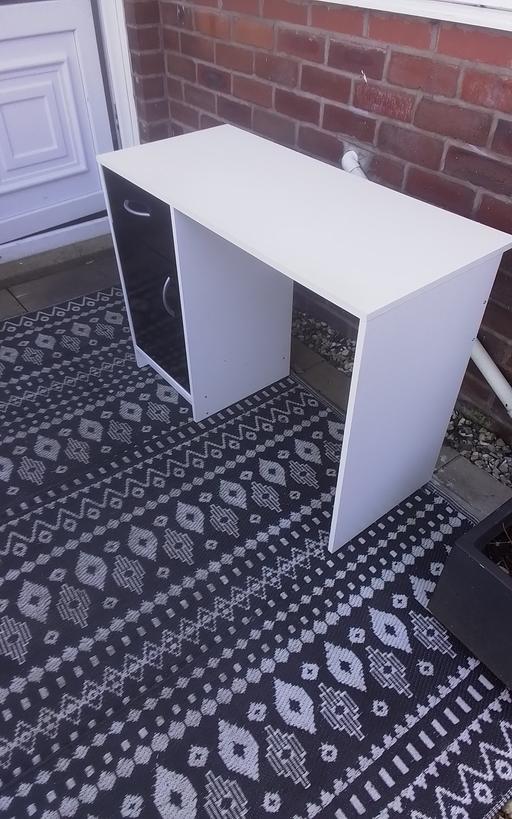 Buy & Sell Swinley Wigan - Photos for MODERN DESK