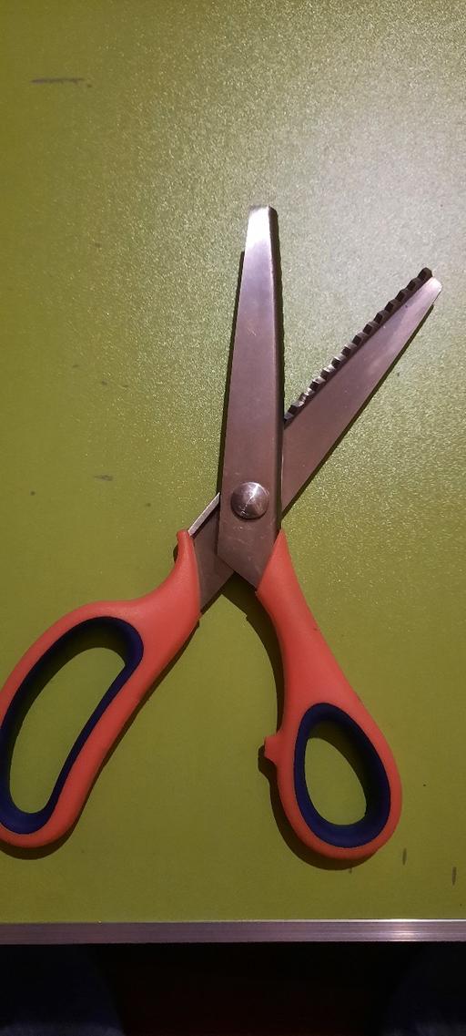 training Leagrave Luton - Photos for pinking scissors