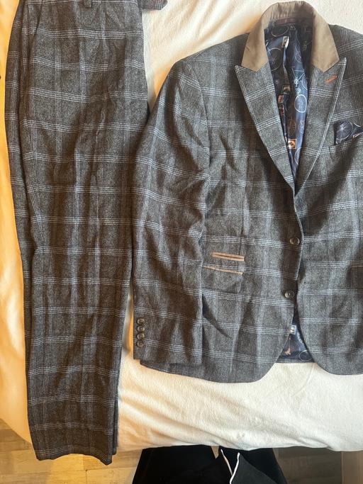 Buy & Sell Loxford East London - Photos for Mens suits