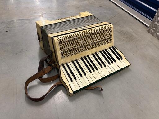 Buy & Sell Greenock Inverclyde - Photos for 1950’s Hohner Carmen II piano accordion | £50