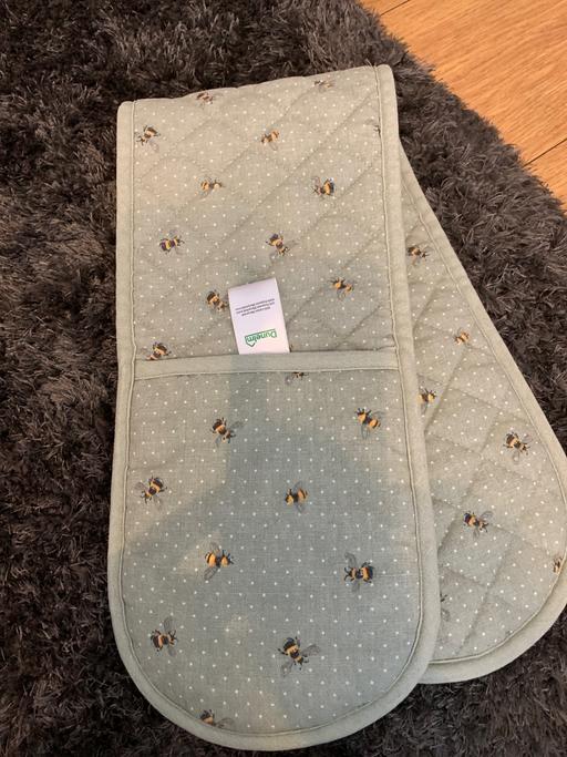 Buy & Sell Birchills Walsall - Photos for Oven gloves