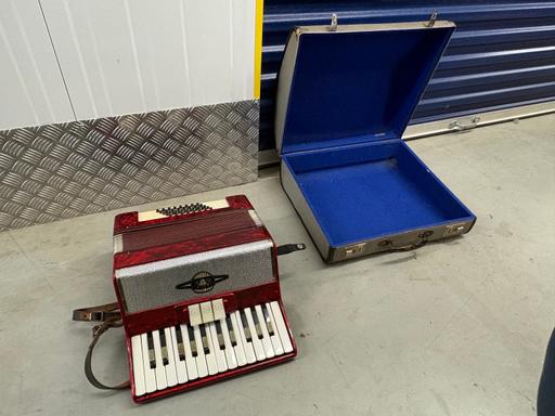 Buy & Sell Greenock Inverclyde - Photos for Royal Standard Piano Accordion by Weltmeister
