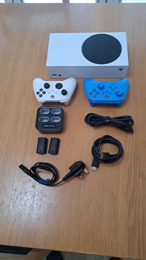 Buy & Sell Moseley Birmingham - Photos for Xbox Series S with cables and controllers