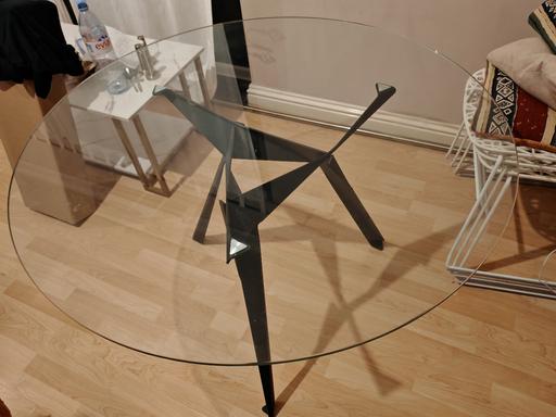 Buy & Sell Isleworth Hounslow - Photos for Glass Table with Metal legs