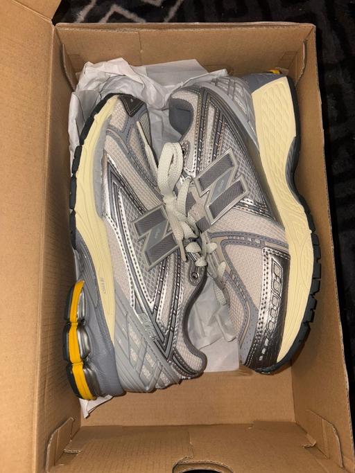 Buy & Sell Levenshulme Manchester - Photos for New balance 1906 R women’s