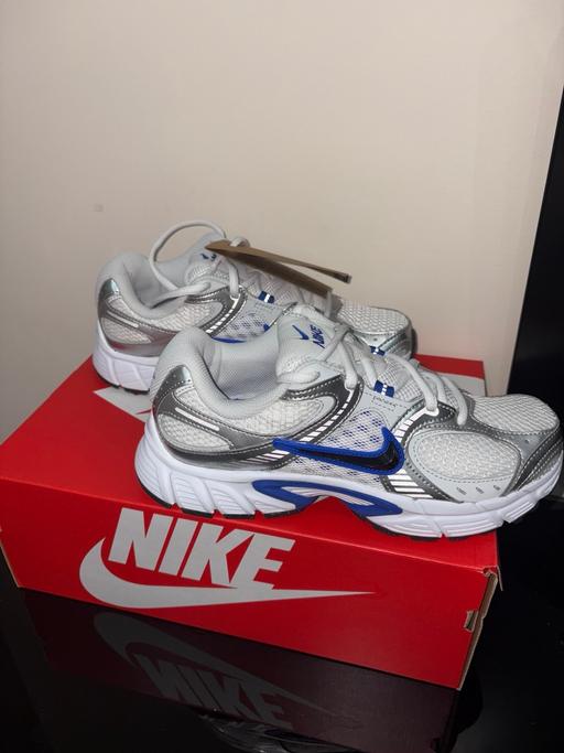 Buy & Sell Levenshulme Manchester - Photos for Women’s V5 Nike size 5.5