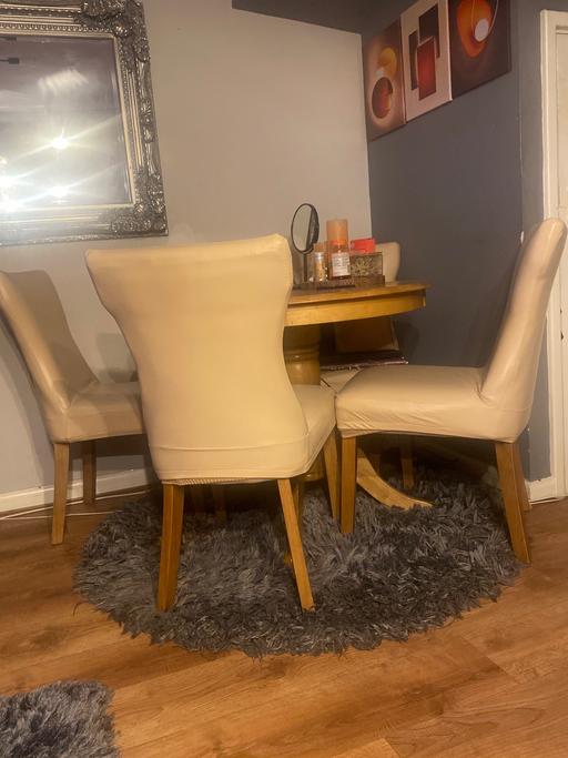 Buy & Sell Colney Hatch North London - Photos for Oak wood round 4 seater dinning set