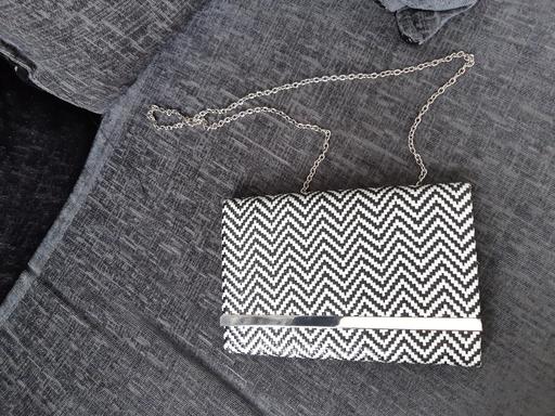 Buy & Sell Park Village Wolverhampton - Photos for New black and white clutch bag