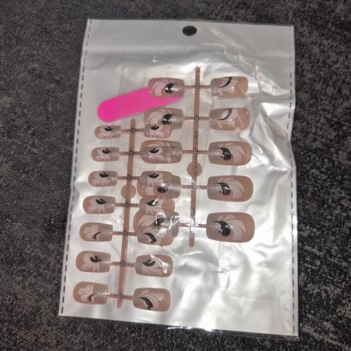 Buy & Sell Woodsetton Dudley - Photos for 20 stick on Nails