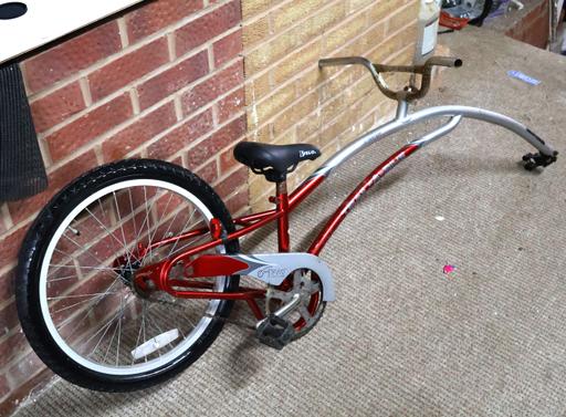 Buy & Sell Stockland Green Birmingham - Photos for Trail-a-Bike / Kids Tag Along Bike RED
