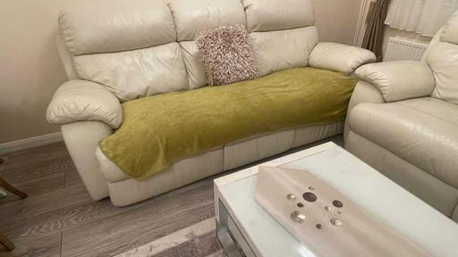 Buy & Sell Addington Village Station South East London - Photos for 3 and 2 seater sofa and puff ,good condition 