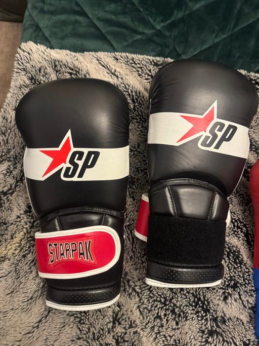 Buy & Sell Widnes Halton - Photos for 18oz sparring gloves not worn. Brand new.