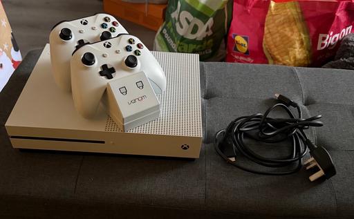 Buy & Sell Lye Dudley - Photos for Xbox one S + 3 games