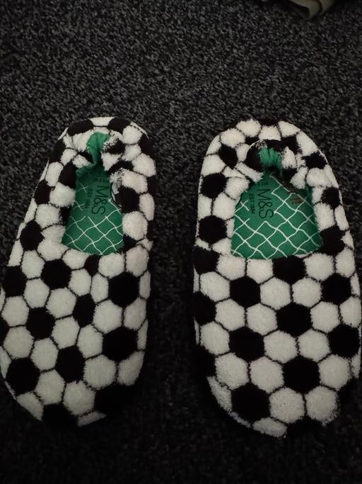 Buy & Sell New Eltham South East London - Photos for M&S boys football slippers size 8