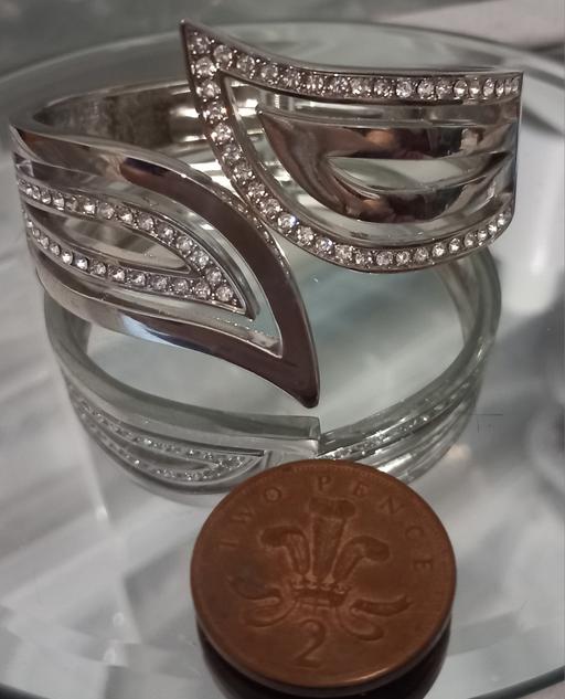 Buy & Sell Thatto Heath Saint Helens - Photos for heavy silver plated gemstone wave bangle