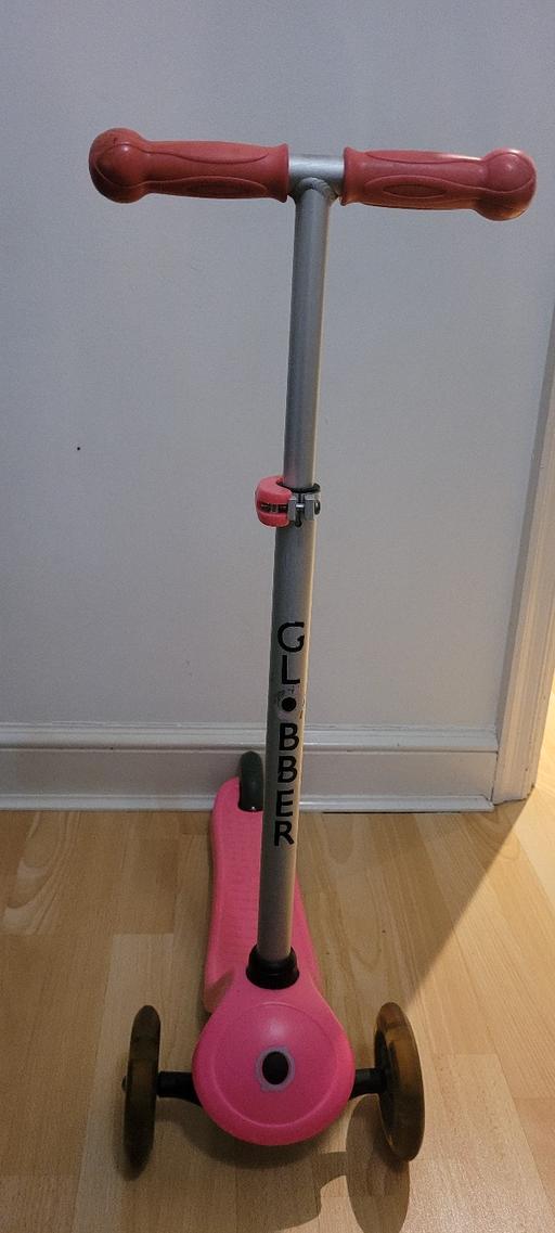 Buy & Sell London Luton Airport Luton - Photos for globber scuter