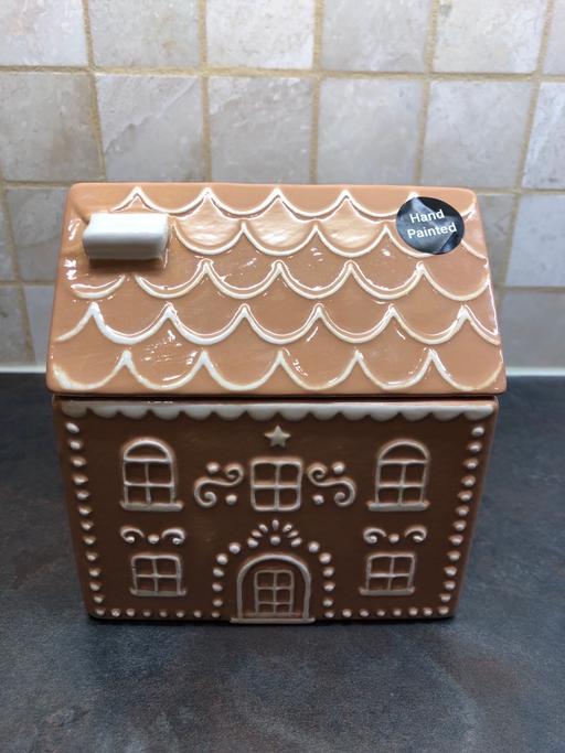 Buy & Sell Roby Knowsley - Photos for Gingerbread Shaped House Candle
