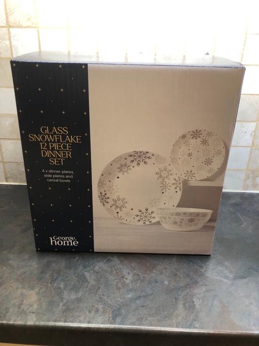 Buy & Sell Roby Knowsley - Photos for Opal Glass Snowflake 12 Piece Dinner Set