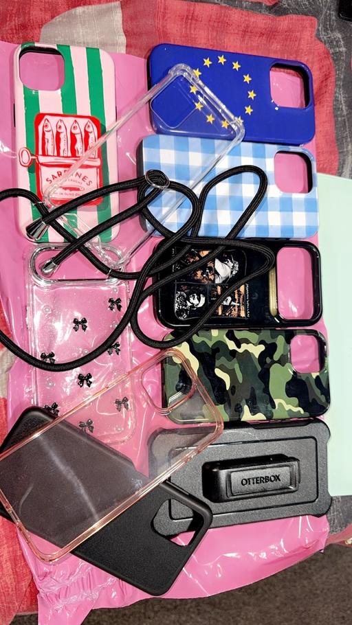 Buy & Sell Castleton Rochdale - Photos for Phone case bundle 14 cases plus wireless pad