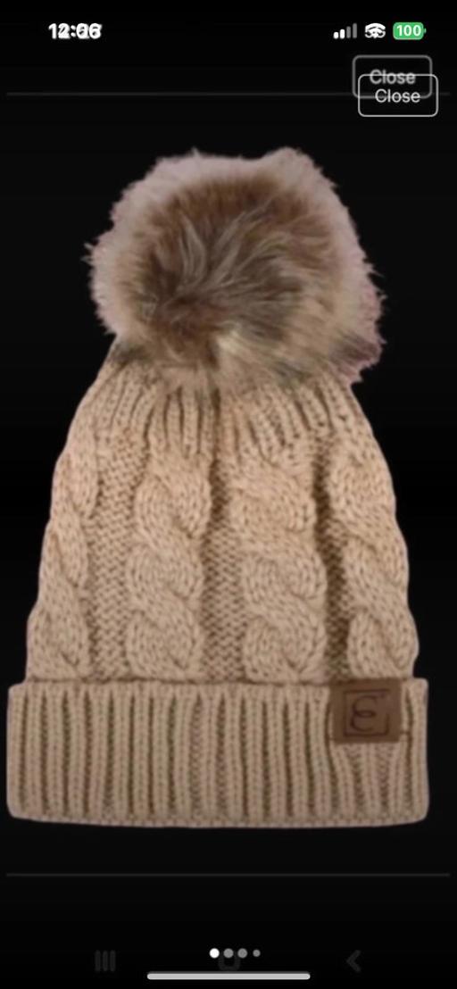 Buy & Sell Laurelvale Armagh, Banbridge and Craigavon - Photos for Beige cable knitted faux fur pompom beanie