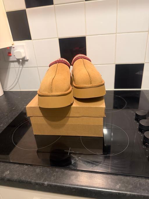 Buy & Sell Deeping Saint James South Kesteven - Photos for Chestnut Ugg Tasman size 5 never worn.
