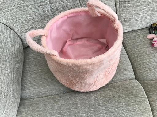 Buy & Sell Essington Wolverhampton - Photos for Pink storage container