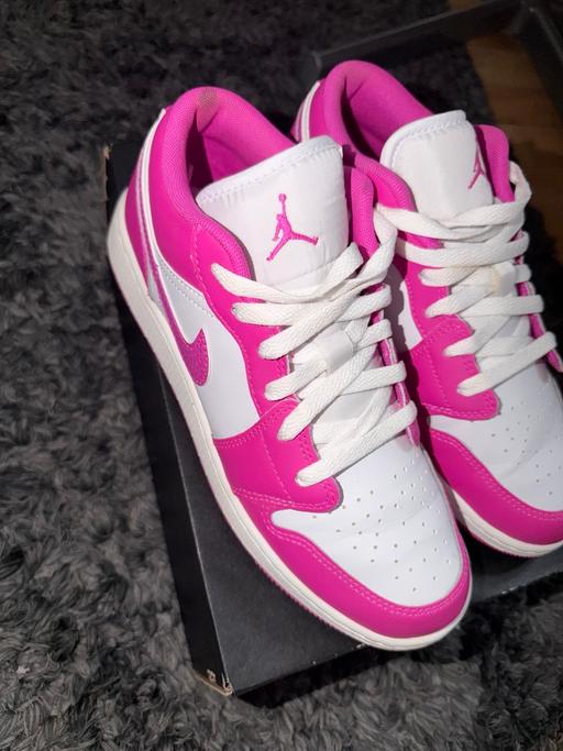 Buy & Sell Neasden North West London - Photos for Air Jordan 1 Low Womens (GS) Pink and White
