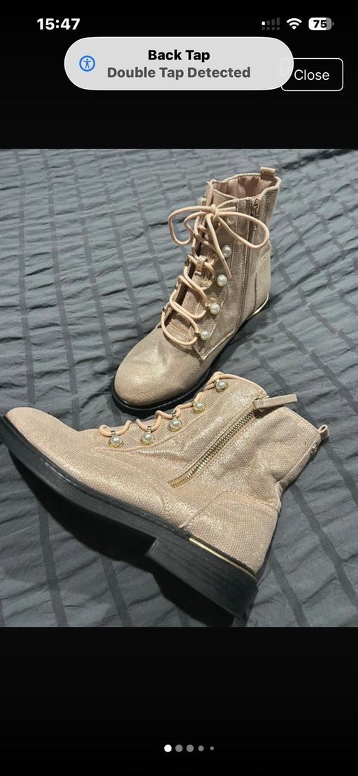 Buy & Sell Swan Village Sandwell - Photos for River island size 3 pink/gold sparkle boots