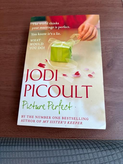 Buy & Sell Eccleston Park Saint Helens - Photos for Jodi Picoult Picture Perfect Book
