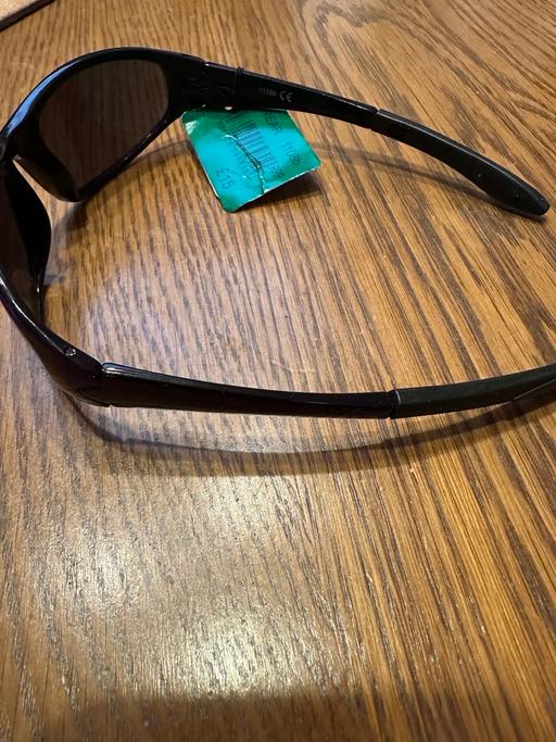 Buy & Sell Parkfields Wolverhampton - Photos for 1pair of children polarized sunglasses