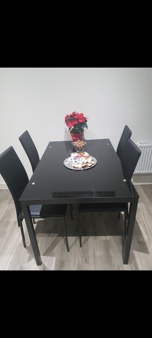 Buy & Sell Brighton Brighton - Photos for Dining table and chairs