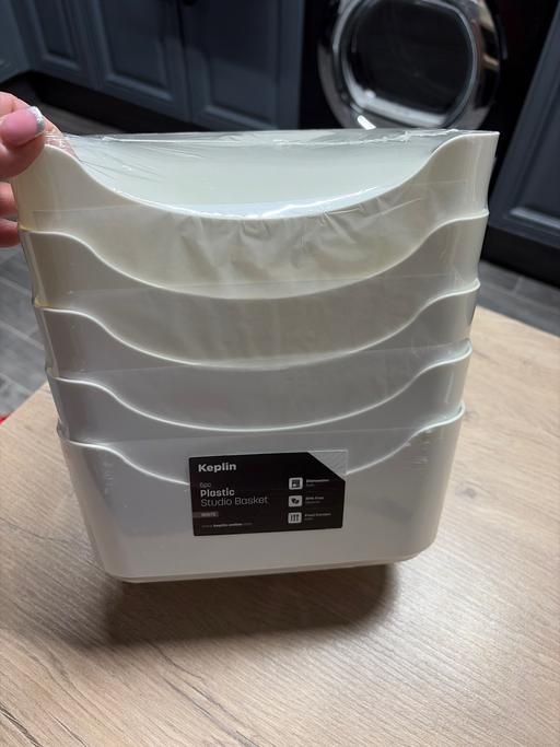 Buy & Sell Duckmanton Chesterfield - Photos for Kipling 5pc plastic studio baskets