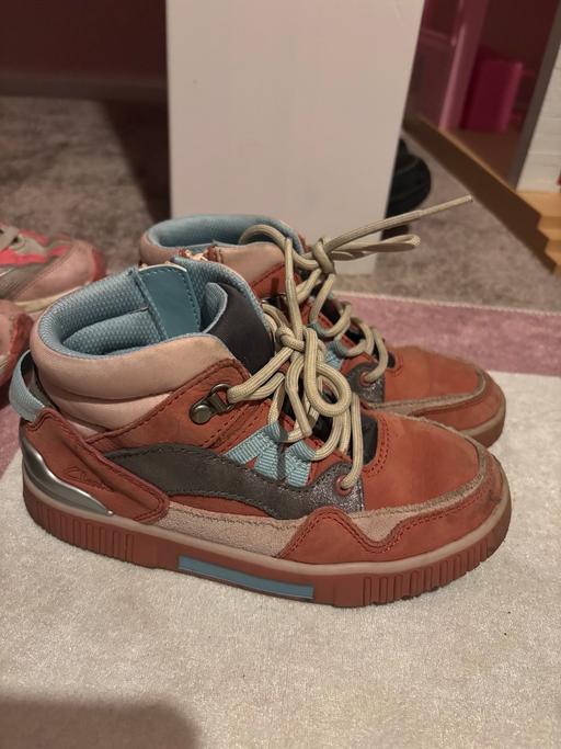 Buy & Sell Castle Green East London - Photos for Clark’s trainers