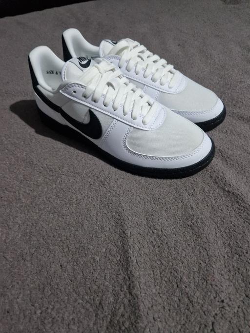 Buy & Sell Walsall Town Centre Walsall - Photos for Womens White Nike Trainers Size 4