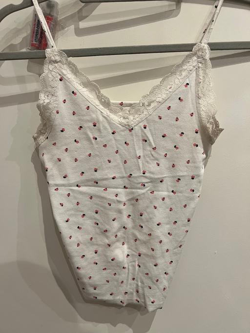 Buy & Sell The Avenues Hull - Photos for White & floral crop top