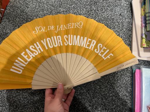 Buy & Sell The Avenues Hull - Photos for Sol De Janeiro paper fan