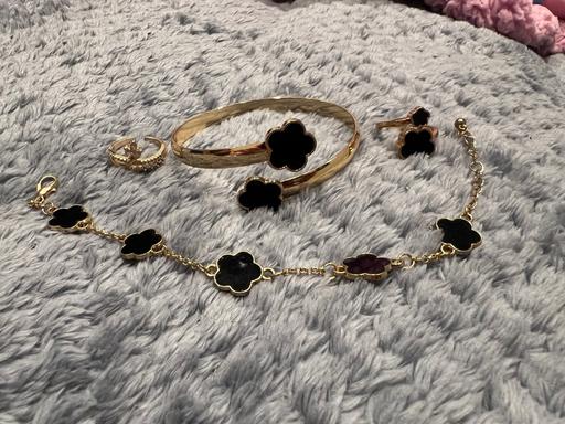 Buy & Sell The Avenues Hull - Photos for Cloverleaf bundle set