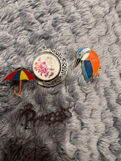 Buy & Sell The Avenues Hull - Photos for Owl house charm and pins