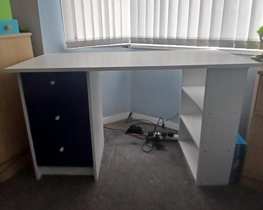 Buy & Sell Hill Top Sandwell - Photos for Kids desk and chair