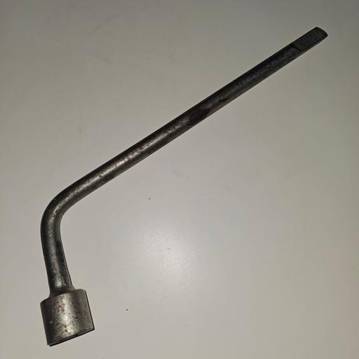 Vehicles Selly Oak Birmingham - Photos for TOYOTA IQ WHEEL BRACE TYRE IRON LUG NUT TOOL